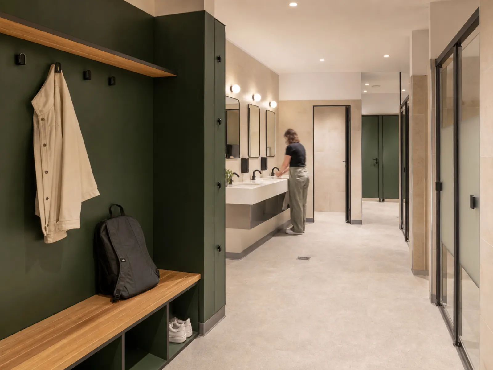 Baños y vestuarios de Camino Hub Salamanca